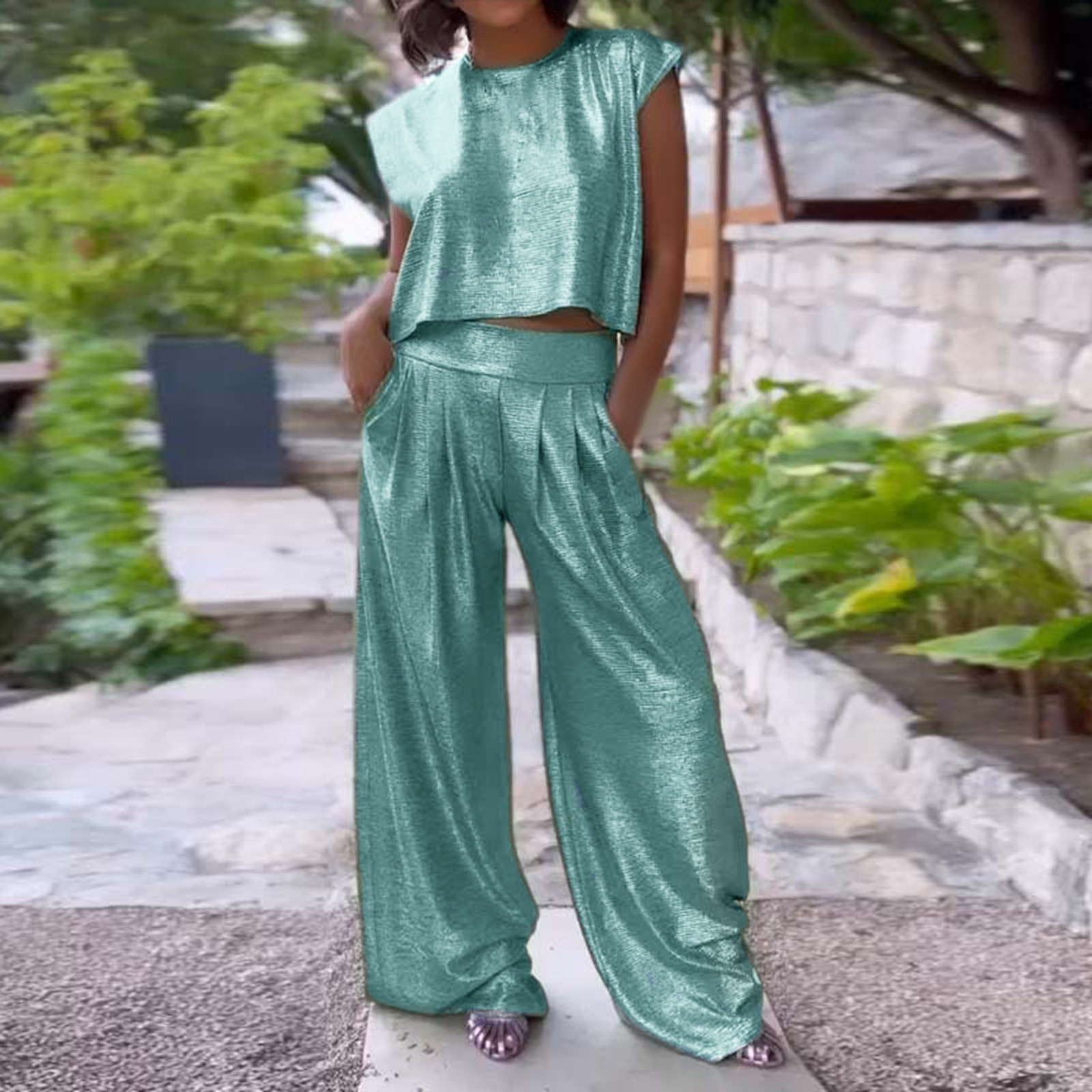 thumbnail image 2 of Conjunto de dos piezas para mujer con chaleco brillante y pantalones anchos: conjunto de top corto sin mangas y cuello redondo, tallas S-XXXXXL, 2 of 8